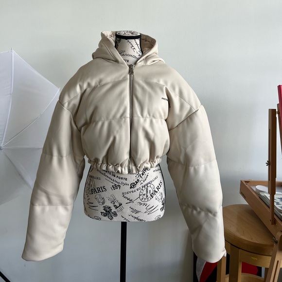 This vegan leather cropped jacket from mistressrocks is everything and more!! - Picture 4 of 5